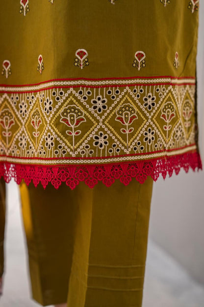 BRANDSINN-3PC LAWN EMBROIDERED SHIRT WITH LAWN EMBROIDERED READY TO WEAR DUPATTA-BI-136