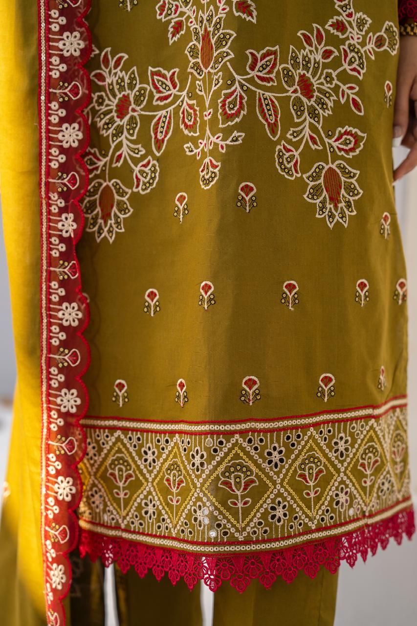 BRANDSINN-3PC LAWN EMBROIDERED SHIRT WITH LAWN EMBROIDERED READY TO WEAR DUPATTA-BI-136